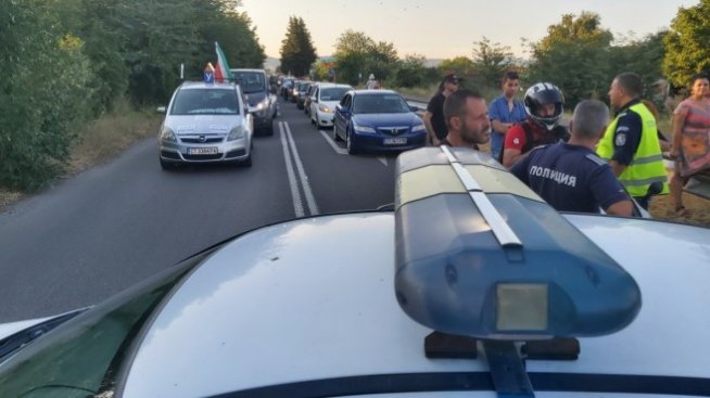 Пътят между Стара Загора и Хасково остава блокиран вече 60 часа