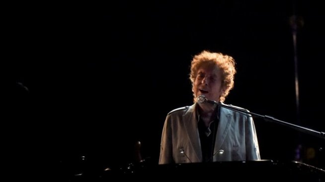 Продават на търг китара на Боб Дилън