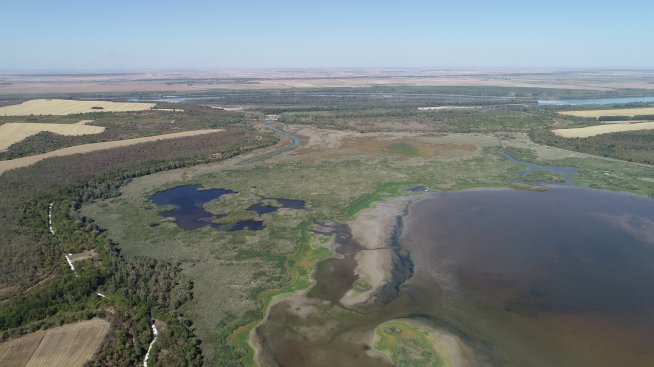 Спасиха от пресъхване езерото Сребърна с над 3 млн. куб. м вода от Дунав