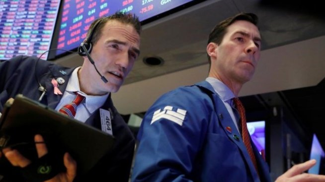 Dow обезсмисли възстановяването си от сряда с нов срив от 1000 пункта