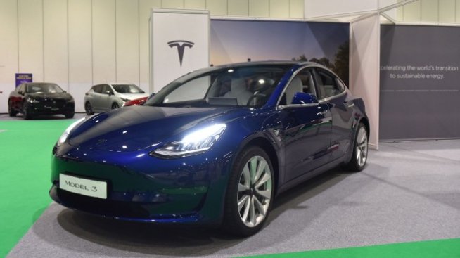 Model 3 на Tesla губи достъпа до субсидии във Великобритания