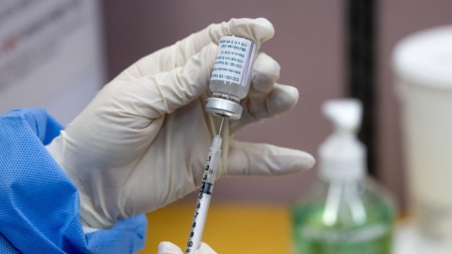 Разрешиха отново имунизацията с ваксината на AstraZeneca в България