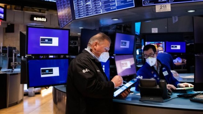 S&P 500 се връща към ръстовете, след като достигна територията на корекция*