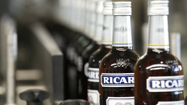 Акциите на Pernod Ricard поевтиняват след предупреждение за продажбите в САЩ и Китай