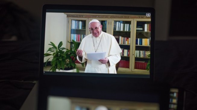 Папа Франциск реорганизира управлението на средствата на Светия престол