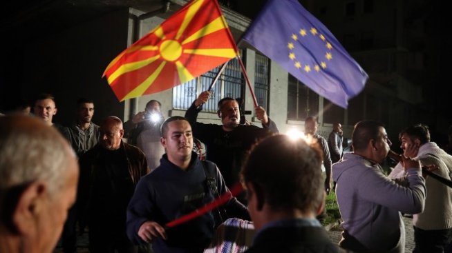 Заложник на миналото ли е македонският политически елит?