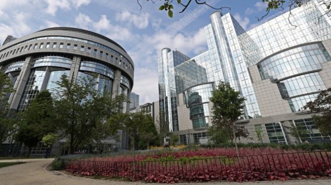 Кои големи въпроси отложи Брюксел за след изборите за европарламент?