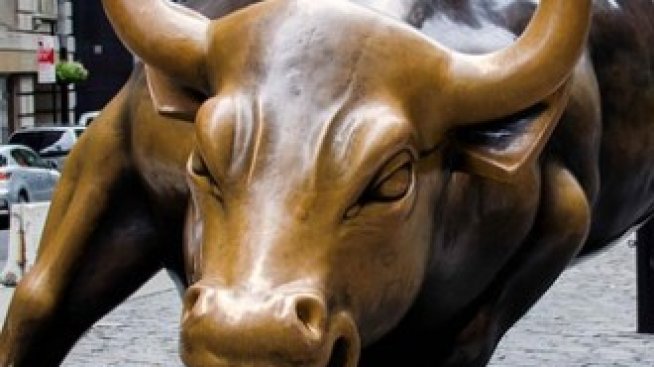 Wall Street се възстанови частично в очакване на икономически стимули 