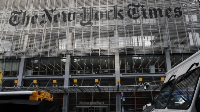 Противоречив коментар за военните в САЩ коства поста на топ журналист 