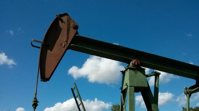 Петролът поевтинява заради новите притеснения за търсенето*