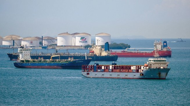 Китай внесе рекордни количества петрол през 2023 г.