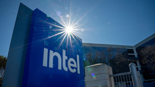 Intel изстреля Nasdaq до нов рекорд