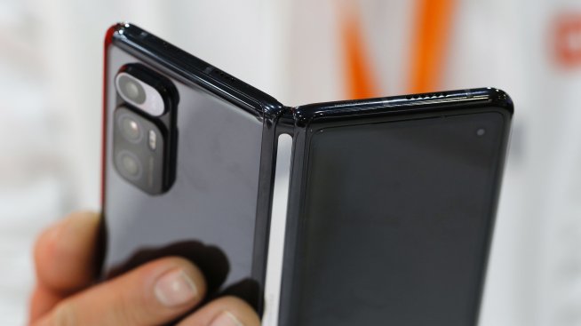 Отслабващото търсене на смартфони повлече надолу приходите на Xiaomi