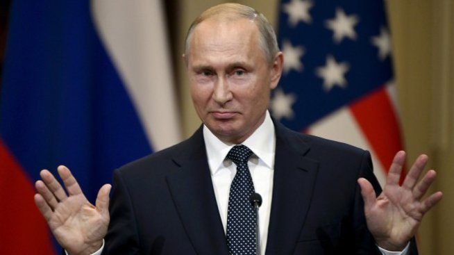 Сривът на рублата удря руснаците по джоба, но не подкопава подкрепата за Путин