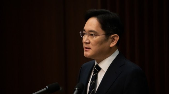 Лидерът на Samsung се сблъсква с нови обвинения в съда