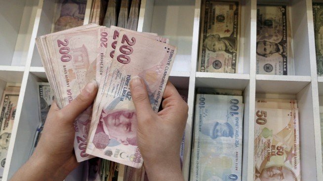 Турската лира заличава ефекта от вдигането на лихвите