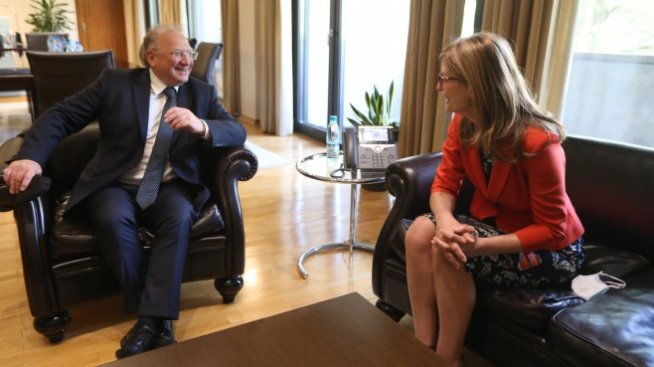 Служебният кабинет няма да промени позицията на България за Македония