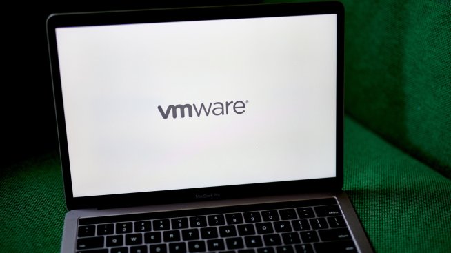 Трима висши мениджъри напускат VMware