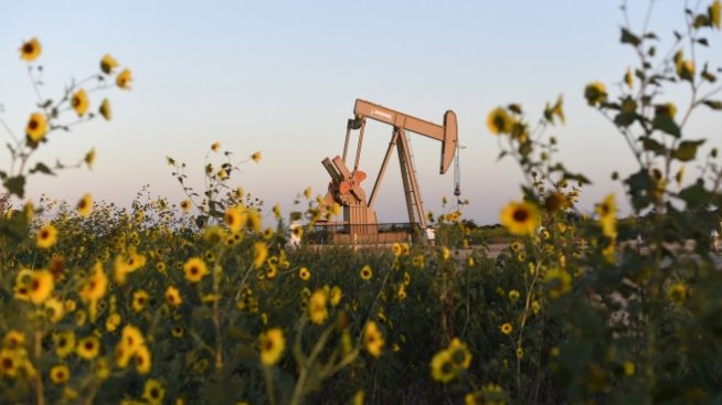 Големите петролни компании пестят, малките шистови стартъпи увеличават бюджетите