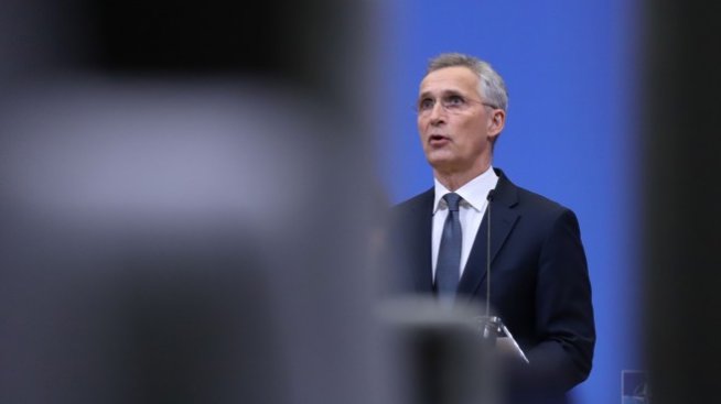 НАТО удължи мандата на Столтенберг с една година