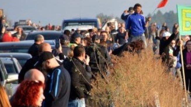Протести в цялата страна срещу високите цени на горивата