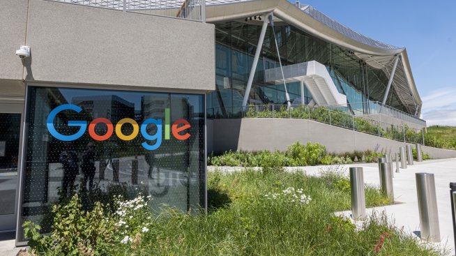 Google&nbsp;иска да върне служителите си в офисите