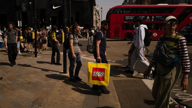 Икономиката на Великобритания е нараснала по-бързо от очакваното през първото тримесечие