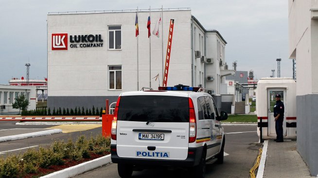 Какво предстои за рафинерията и мрежата от бензиностанции на "Лукойл" в Румъния?