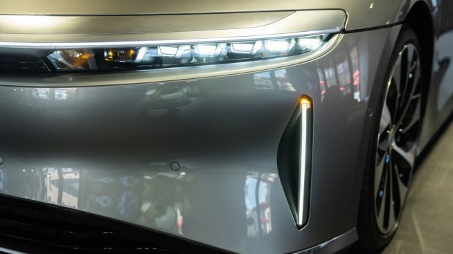 Lucid откри своето първо производствено съоръжение извън САЩ