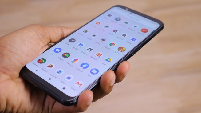 КЗП поиска НАП да провери внесения и дължим от мобилните оператори ДДС върху неустойки