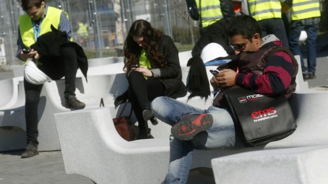 Графика на деня: Цунами от данни връхлита мобилните мрежи