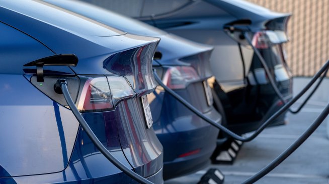 Tesla избегна спиране на продажбите в Калифорния след разследване около Autopilot