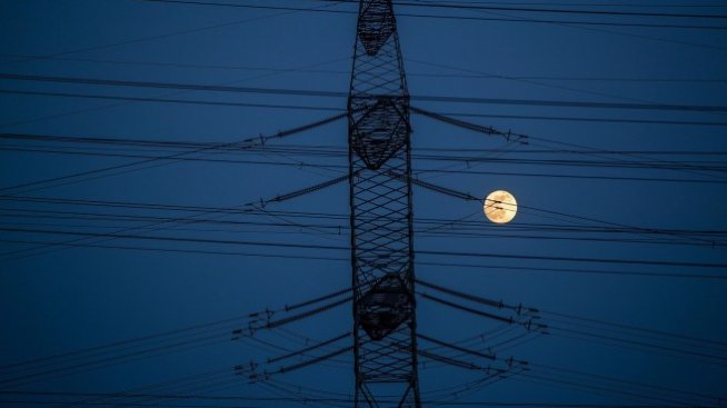 Цената на тока отчита спад на енергийната борса през януари