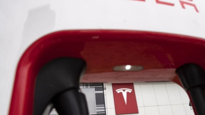 Първата зарядна станция на Tesla в София ще е в мол Paradise