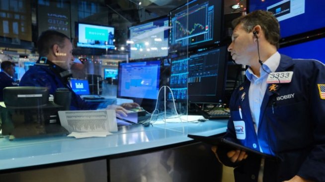 Dow започва седмицата с ръст от над 350 пункта