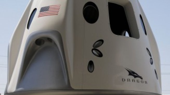 Първата пилотирана мисия на SpaceX излита към МКС на 27 май