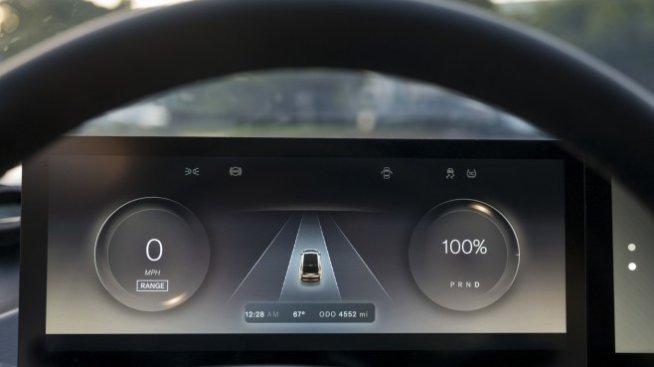 Lucid е поредният концерн със сервизна акция от последните дни