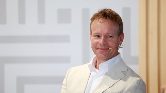 Шефът на CNN напуска поста след кратко, но бурно управление