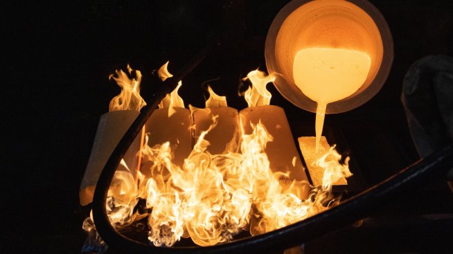 Търговското напрежение между САЩ и Китай тласка цената на златото близо до рекорд