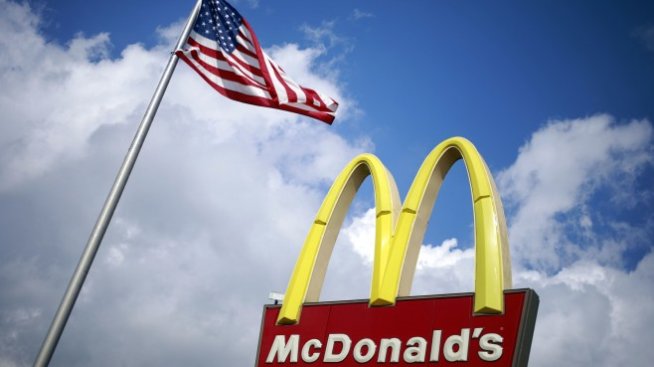 Карл Айкън атакува McDonald's заради отношението към свинете