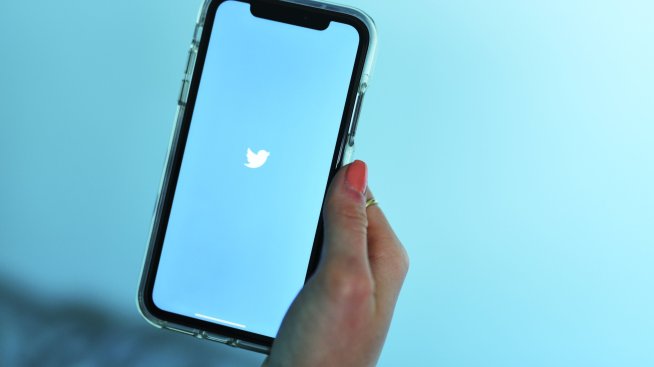 Клиенти&nbsp;упрекват Twitter за реклами до профили с детска порнография