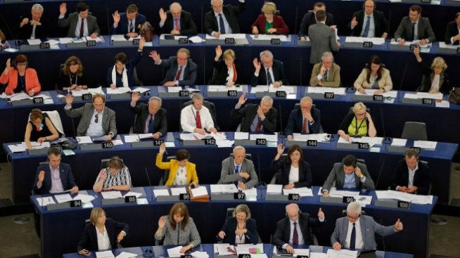 Европейският парламент е разделен в оценката за сделката с Великобритания