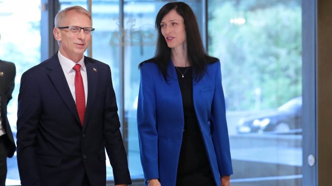 Николай Денков и Мария Габриел ще посетят Израел на 6 ноември