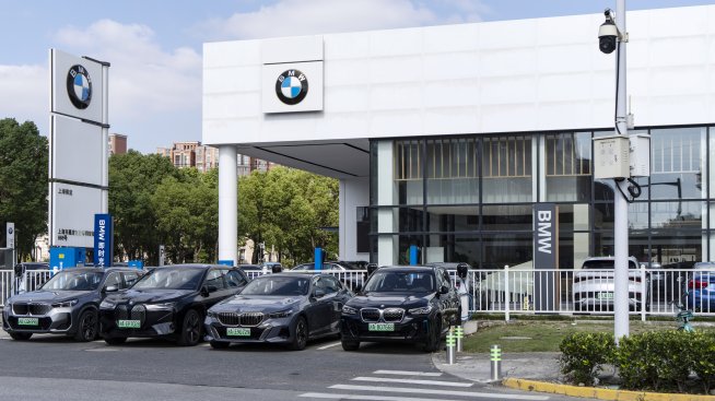 Слабото представяне в Китай и митата помрачават перспективата за печалба на BMW
