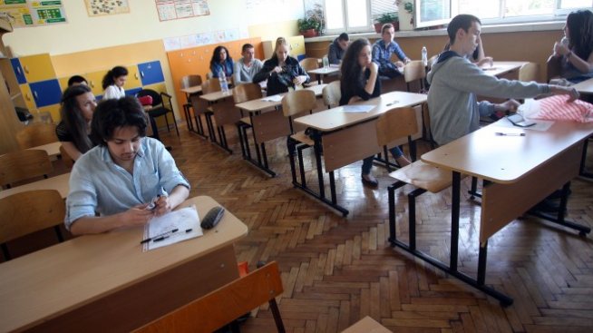 Вълчев: Вирусът не отслабва, но не можем да затворим образователната система