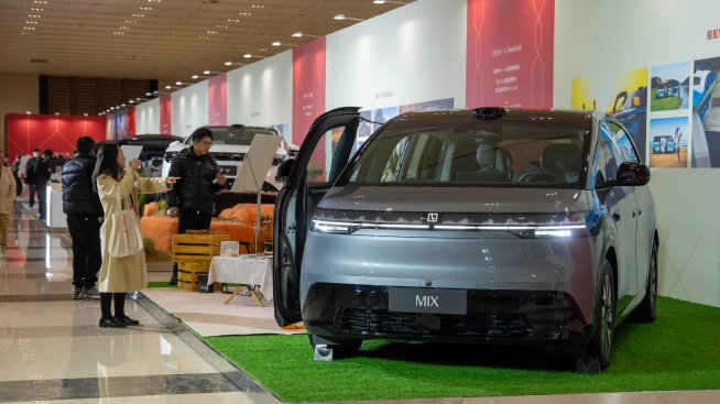 Geely иска да свали Zeekr от борсата в сделка, която оценява марката на 6,4 млрд. долара