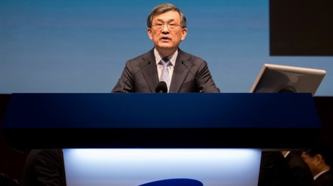 Шефът на Samsung подава оставка