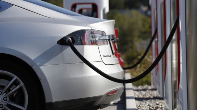 Австралийски доставчик на Tesla получава достъп до американския фондов пазар