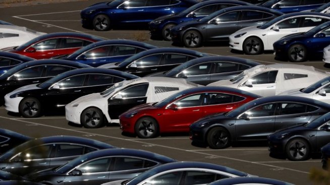 Мъск: Клиентите на Tesla ще трябва да запазят търпение 