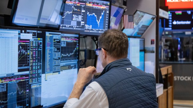 Силните отчети дават положителен старт на индексите на Wall Street*